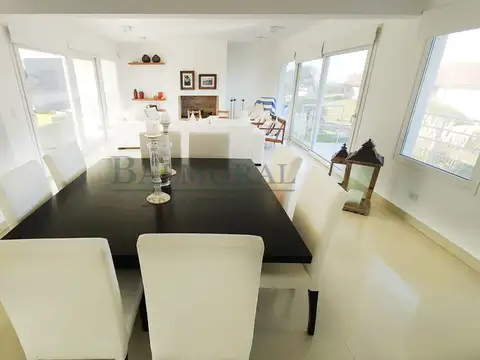 Casa 4 ambientes con 3 baños