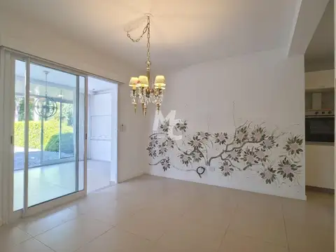 Casa en Alquiler con 5 cocheras