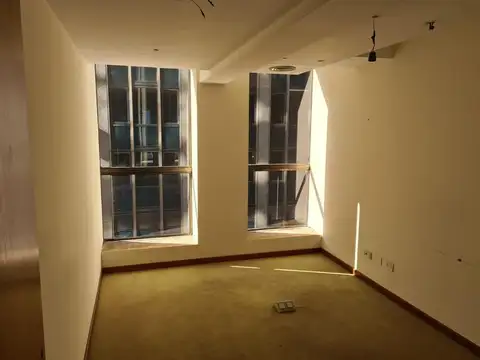 Oficina en Alquiler con 1 cochera