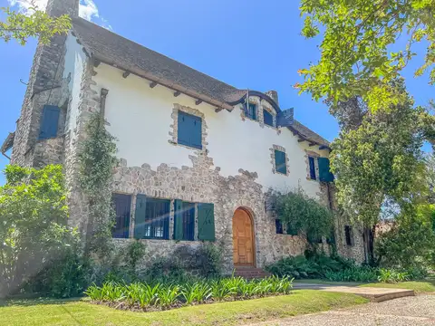 Casa en Alquiler con 1 cochera