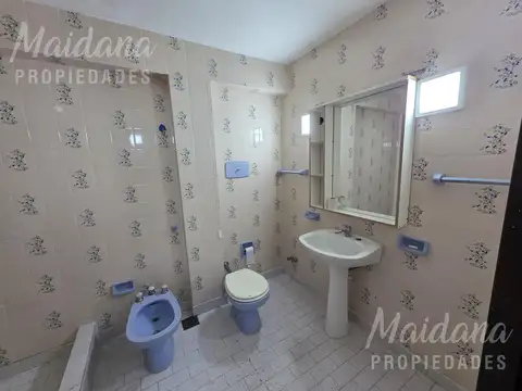 Casa en Alquiler con 1 cochera