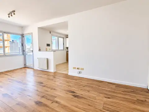 2 Ambientes con Cochera, Piso Alto y Vista Abierta - A Pasos de Las Lomitas