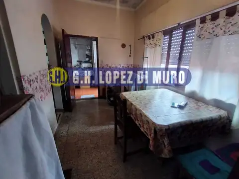 DEPARTAMENTO 3 AMBIENTES EN 2° PISO POR ESCALERA CON PATIO Y PATIO-TERRAZA CON PARRILLA