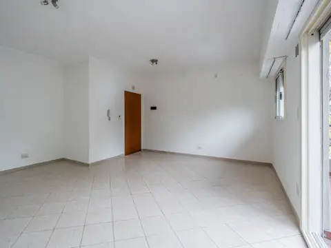 Departamento 2 ambientes . Al frente c/balcón . Bajas expensas . Mataderos . Liniers . Villa Lu...