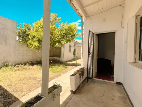 VENTA CASA TRES AMBIENTES CON LOCAL B LAS AVENIDAS