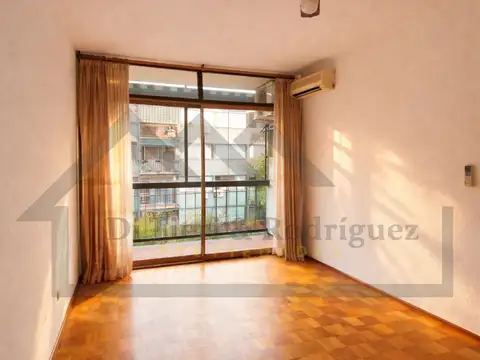 Departamento 3 Ambientes en Alquiler con Balcón – Muy Buen Estado – A 2 Cuadras del Centro Comercial