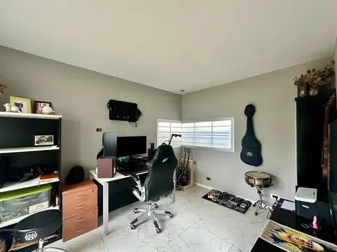 Casa 8 ambientes con 3 baños