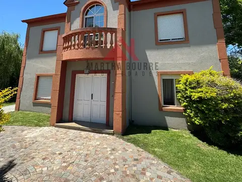 Casa 5 ambientes con 4 baños