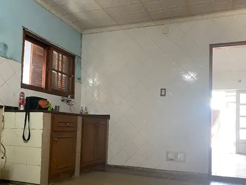 Casa 2 Dormitorios con Local Comercial, Capitan Bermudez