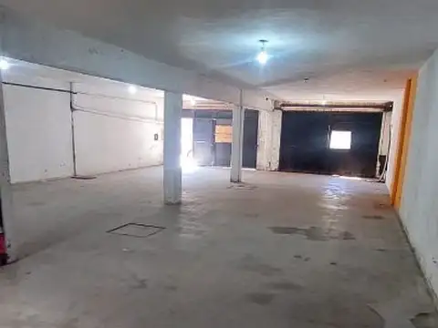 Galpón en alquiler de 580m2 ubicado en Moreno y Madre Cabrini