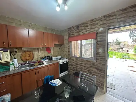 Casa en Venta con 3 cocheras