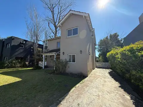Casa 4 ambientes con 3 baños