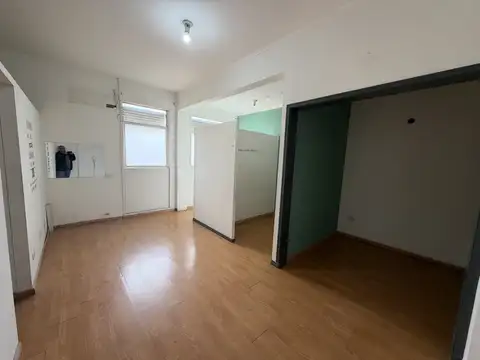 Oficina en Alquiler en Villa Ballester, $ 250.000