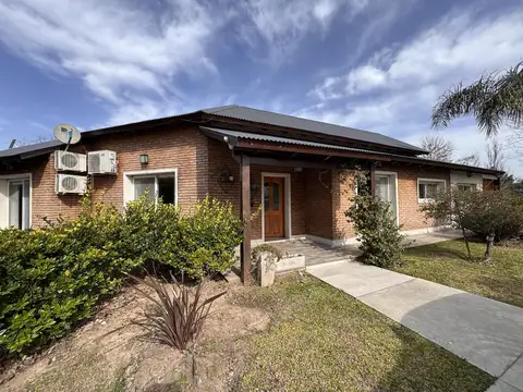 Casa en venta tres dormitorios country cerrado puerto roldan piscina quincho con parrilla