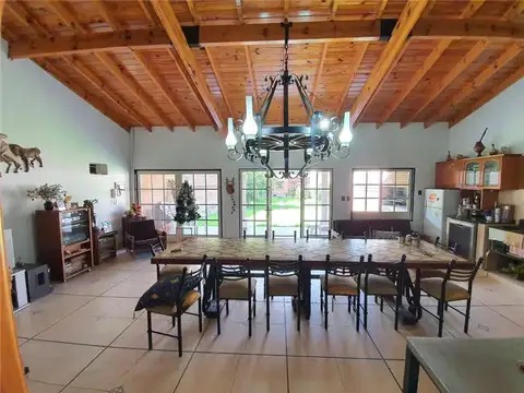 Casa en Venta con 3 cocheras