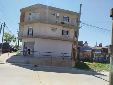 VENTA  6 DEPARTAMENTOS  3 LOCALES  ESPACIO DE COCHERAS ISIDRO CASANOVA