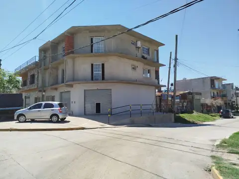 VENTA  6 DEPARTAMENTOS  3 LOCALES  ESPACIO DE COCHERAS ISIDRO CASANOVA