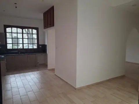 Depto Tipo Casa en Alquiler con 1 cocheras