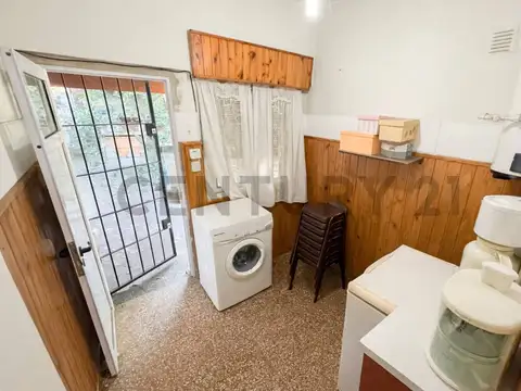 CASA 3 AMB CON COCHERA AL FRENTE MAS DEPARTAMENTO 2 AMB EN EL FONDO