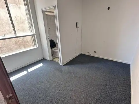 Oficina 3 despachos nuevos. Centro.