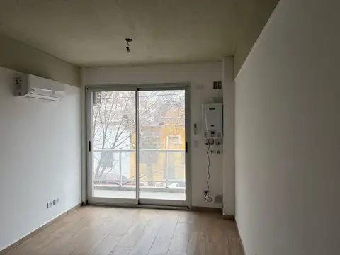 Departamento en Alquiler en Chacarita, $ 800.000