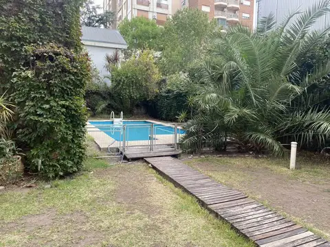 DEPARTAMENTO DE TRES AMBIENTES CON TERRAZA PROPIA