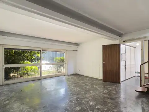 Casa 6 ambientes con 2 baños