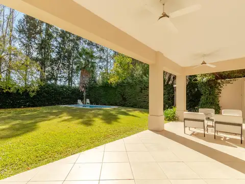 Casa 6 ambientes con 4 baños