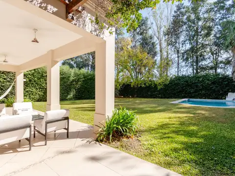 Casa en Venta con 6 cocheras