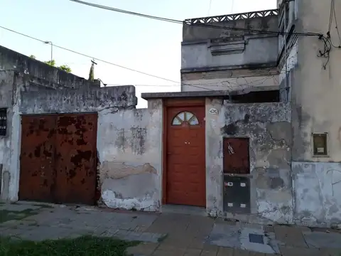 Departamento tipo casa en venta en Caseros