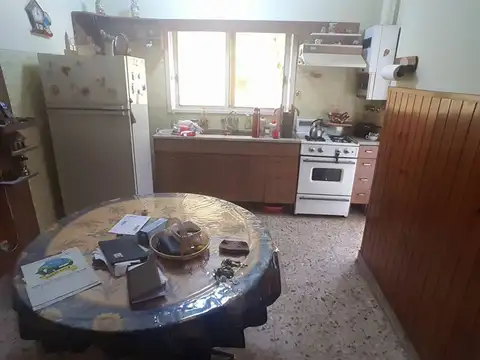 EN VENTA CASA DE 3 AMBIENTES SOBRE TERRENO PROPIO VENTA INMEDIATA - FICHA 7524