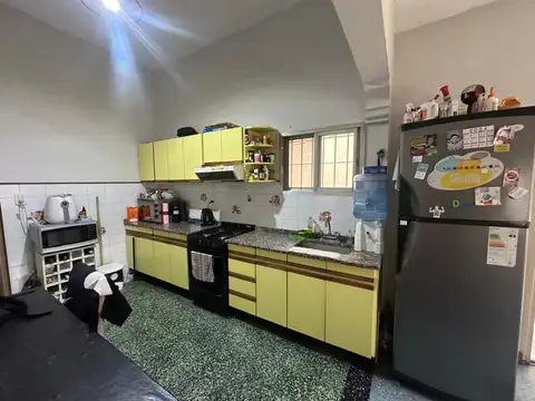 PH TIPO CASA EN GERLI: 3 AMB + LOCAL + JARDIN 110M