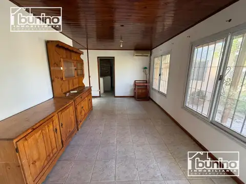 Casa 6 ambientes con 1 baño
