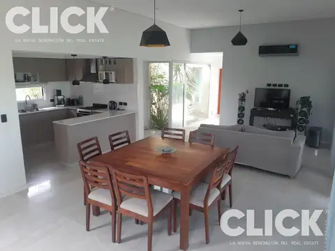Casa 4 ambientes con 2 baños