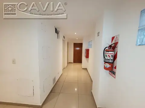 Monoambiente con balcón contra frente vista despejada 9 años - Split frío/calor. Laundry, Sum y pileta