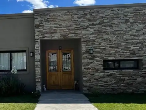 Casa en Venta en Pilar del Este - Santa Lucia, USD 180.000