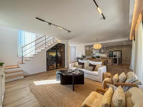 Casa 9 ambientes con 4 baños
