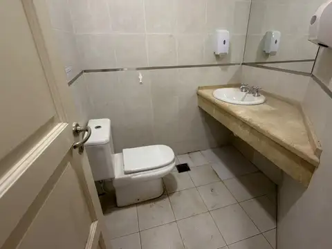 Casa 10 ambientes con 4 baños