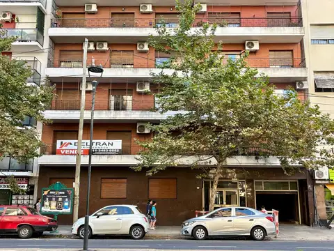 VENTA 4 AMBIENTES CON DEPENDENCIA COCHERA Y BAULERA  EN BARRACAS