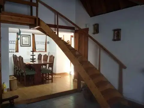 Casa en Alquiler con 2 cocheras