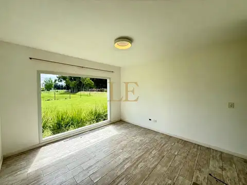 Casa en Alquiler con 2 cocheras