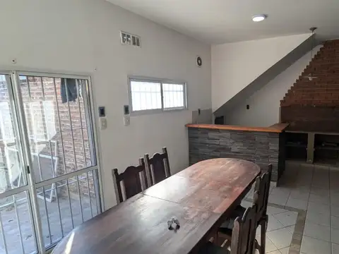 Venta Departamento de 2 Amb con patio Lanús E