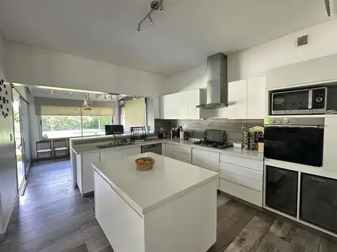 Av. Patricias Argentinas 2009 - Barrio Cerrado Las Liebres