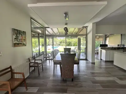 Casa en Alquiler Temporal con 5 cocheras