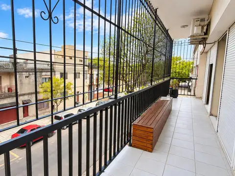 Depto Tipo Casa 4 ambientes con 2 baños