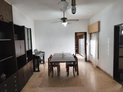 Casa en Alquiler con 1 cochera