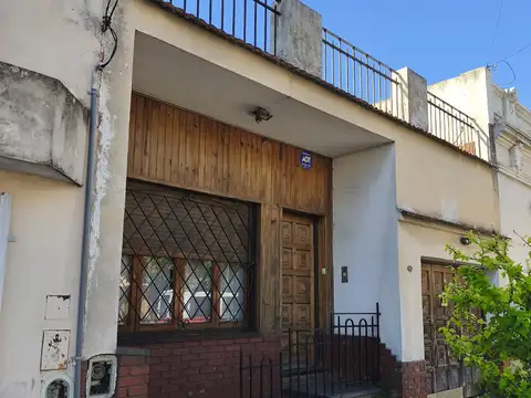 Casa de 3 ambientes con cochera, patio y terraza, Manuel Ocantos al 100, Avellaneda