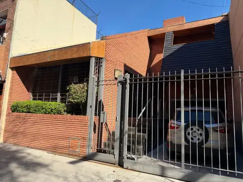 Casa de Categoría con Arquitectura de Excelencia en Parque Chacabuco