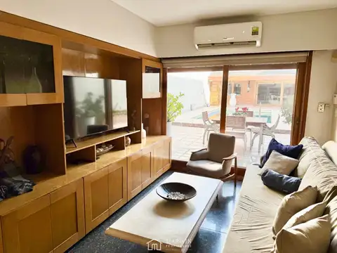 Casa en Venta con 3 cocheras