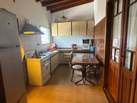 Casa 6 ambientes con 3 baños